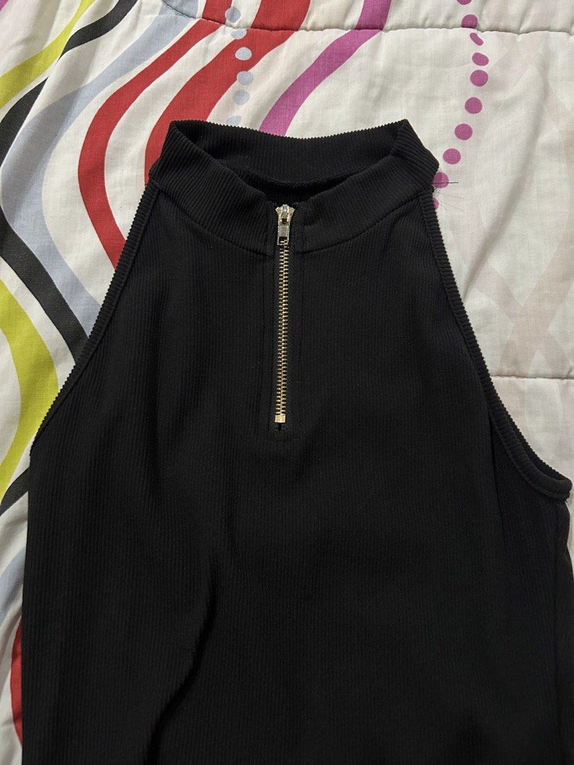 Brandnew Black ribbed top (Category: Others Tops) located in Pasig City. Submitted by chloelovespink (Listing ID 1467363683, Image 2). Description: MOP: GCASH/BPI MOD: GRAB/LALAMOVE/JNT/LBC Message for more information Buyer should shoulder delivery fee.