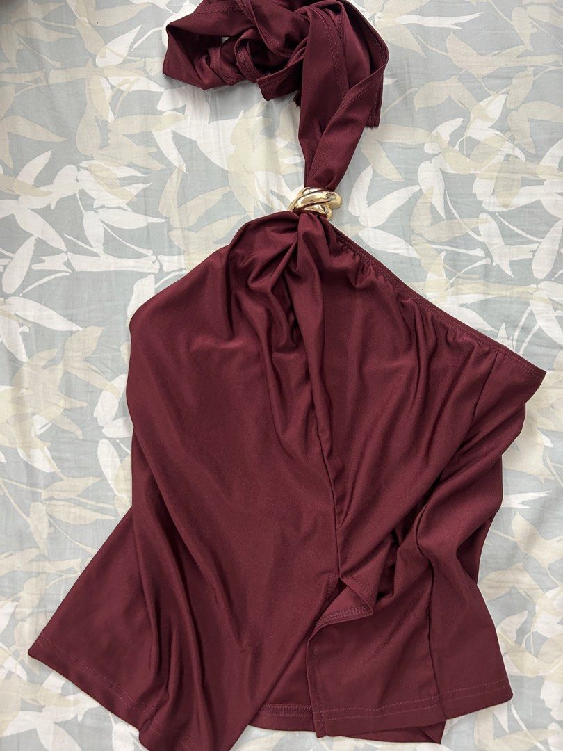 Brandnew red halter top (Category: Others Tops) located in Pasig City. Submitted by chloelovespink (Listing ID 1467363455, Image 1). Description: RFS: bought wrong size MOP: GCASH/BPI MOD: GRAB/LALAMOVE/JNT/LBC Message for more information Buyer should shoulder delivery fee .