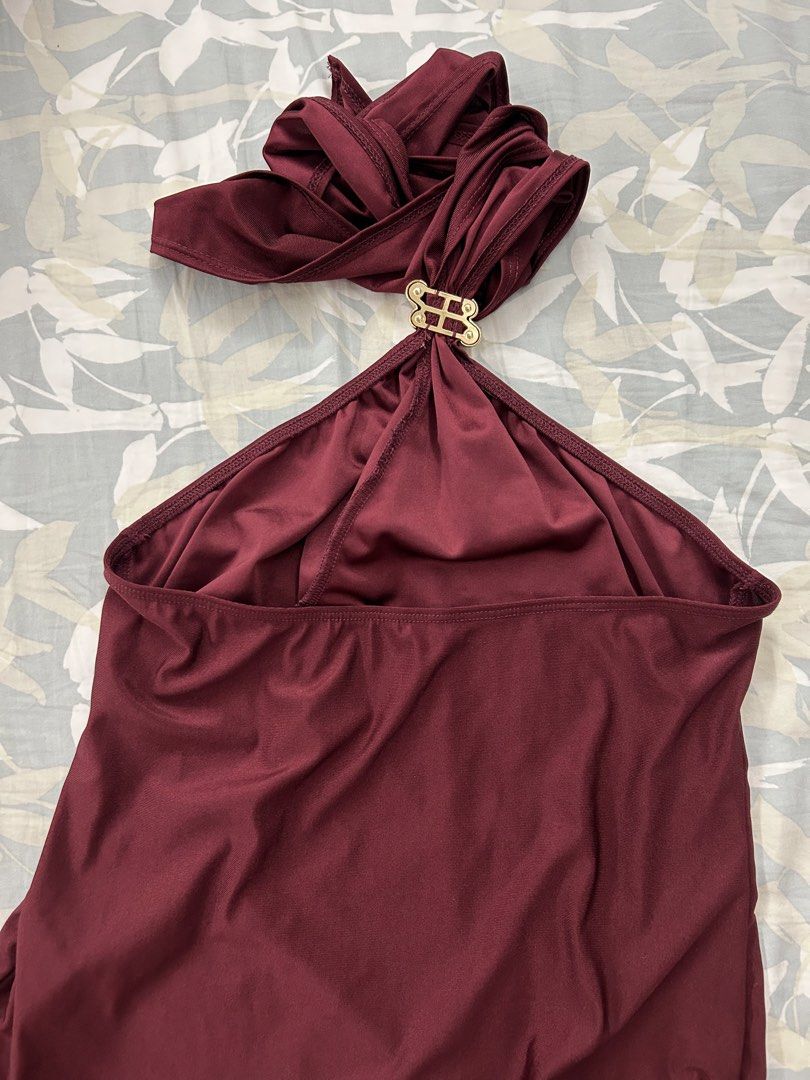 Brandnew red halter top (Category: Others Tops) located in Pasig City. Submitted by chloelovespink (Listing ID 1467363455, Image 2). Description: RFS: bought wrong size MOP: GCASH/BPI MOD: GRAB/LALAMOVE/JNT/LBC Message for more information Buyer should shoulder delivery fee .