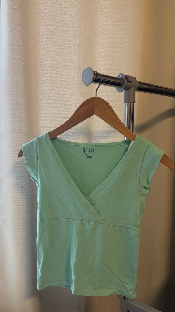 Brandy Melville Amara Top (Category: Shirts) located in Manila. Submitted by shopwithgene_ (Listing ID 1467555293, Image 1). Description: • 2 extras • Authentic from Brandy Melville US .