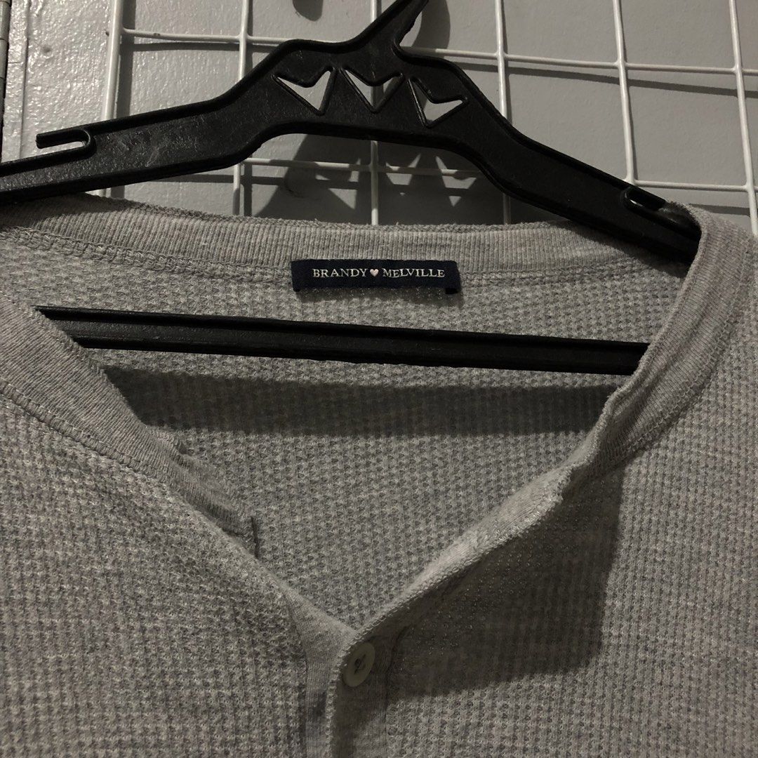 Brandy Melville Oversized Gray Loose Top (Category: Coats, Jackets and Outerwear) located in Batangas. Submitted by fairycentral (Listing ID 1467501690, Image 2). Description: - oversized.