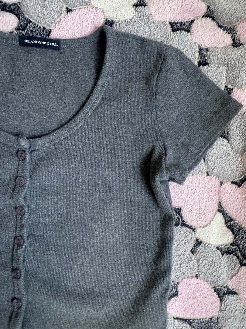 brandy melville zelly top (Category: Blouses) located in Batangas. Submitted by themusetheory (Listing ID 1467440443, Image 2). Description: xs to small ready to wear mop: gcash courier: j&t.