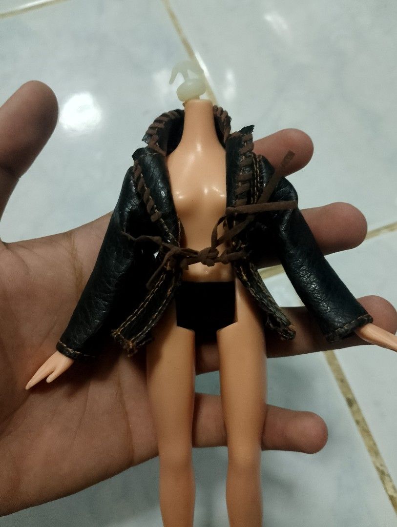 Bratz secret date meygan jacket (Category: Kids Toys) located in Santo Domingo. Submitted by glitterpinkgloss (Listing ID 1467501099, Image 1). Description: - no flaws .