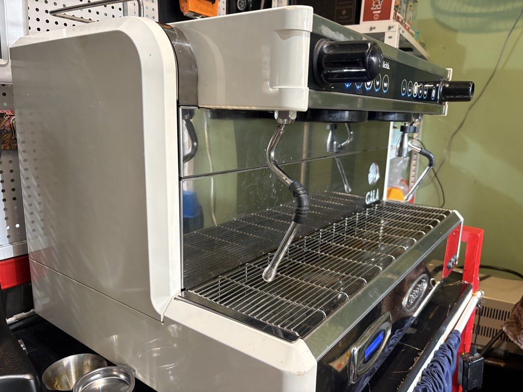 Brisilia Espresso Machine (Category: Coffee Machines & Makers) located in Muntinlupa City. Submitted by olkopi (Listing ID 1467544510, Image 1). Description: Espresso Machine Brisilia BL100 2 Group Programable Buttons Inclusion: 3 pcs portafilter Good for commercial use Low power consumption 11 Litters heat exchange boiler Color white and chrome body All in working condition issue is missing steam wand knob cover Negotiable Check all you want Loc