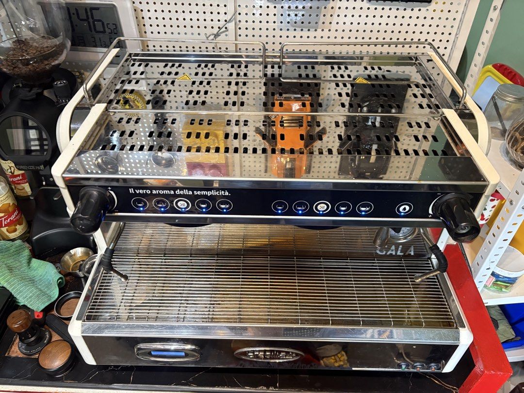 Brisilia Espresso Machine (Category: Coffee Machines & Makers) located in Muntinlupa City. Submitted by olkopi (Listing ID 1467544510, Image 3). Description: Espresso Machine Brisilia BL100 2 Group Programable Buttons Inclusion: 3 pcs portafilter Good for commercial use Low power consumption 11 Litters heat exchange boiler Color white and chrome body All in working condition issue is missing steam wand knob cover Negotiable Check all you want Loc