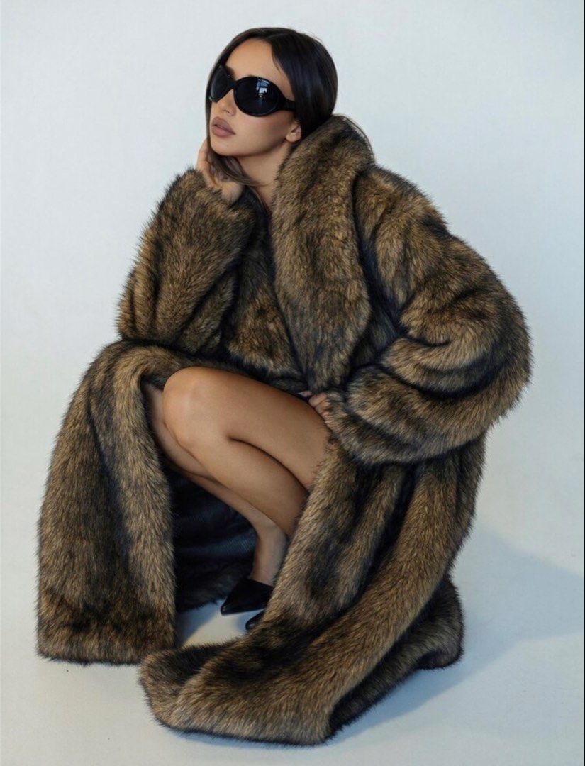 Brown fur coat for rent (Category: Coats, Jackets and Outerwear) located in Manila. Submitted by alymm29 (Listing ID 1467555015, Image 1). Description: L on tag ₱649- 2 days rental ₱699- 2 days rental Security deposit: same amount of the rental price. .