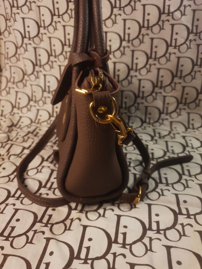 Brown purse bag with sling (Category: Purses & Pouches) located in San Fernando. Submitted by retro.district. (Listing ID 1467524230, Image 2). Description: Decluttering bags RFS: MOM NEEDS TO FREE UP SOME SPACE IN HER CLOSET - Random brown purse with sling - Condition: Excellent (Rank A) - No issue - Color Rate: 9.5/10.