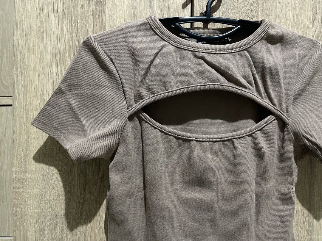 Brown Ribbed Cut-Out Short Sleeve Top (Category: Sleeveless) located in Manila. Submitted by preloveditems_jem (Listing ID 1467530769, Image 2). Description: Brown ribbed cropped top with short sleeves and a chic chest cut-out. Made of soft stretch material, worn only a couple of times..