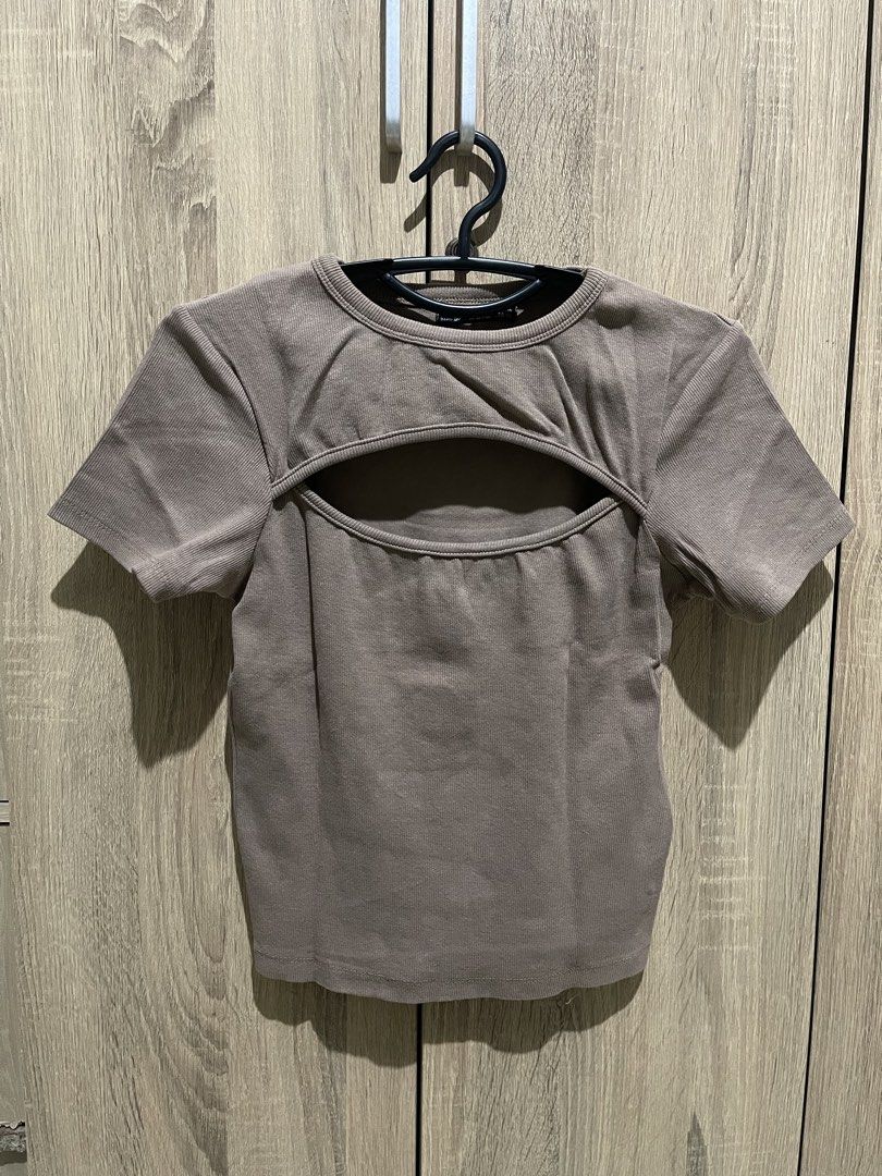 Brown Ribbed Cut-Out Short Sleeve Top (Category: Sleeveless) located in Manila. Submitted by preloveditems_jem (Listing ID 1467530769, Image 1). Description: Brown ribbed cropped top with short sleeves and a chic chest cut-out. Made of soft stretch material, worn only a couple of times..