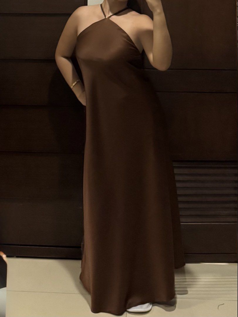 Brown Satin Halter Evening Dress (Category: Dresses) located in Makati City. Submitted by alyssa.mm (Listing ID 1467379711, Image 1). Description: Perfect for Photoshoots, Graduation, Weddings, Birthdays, and other special events! 💃🪩 - Can fit S-M because of its flowy fabric! FOR SALE: P2500 (FOR RENT) Dress Rental Guidelines • Long Dresses: P450 for 3 days • Security Deposit: P1,000 (fully refundable upon safe return without damage) • Shipping