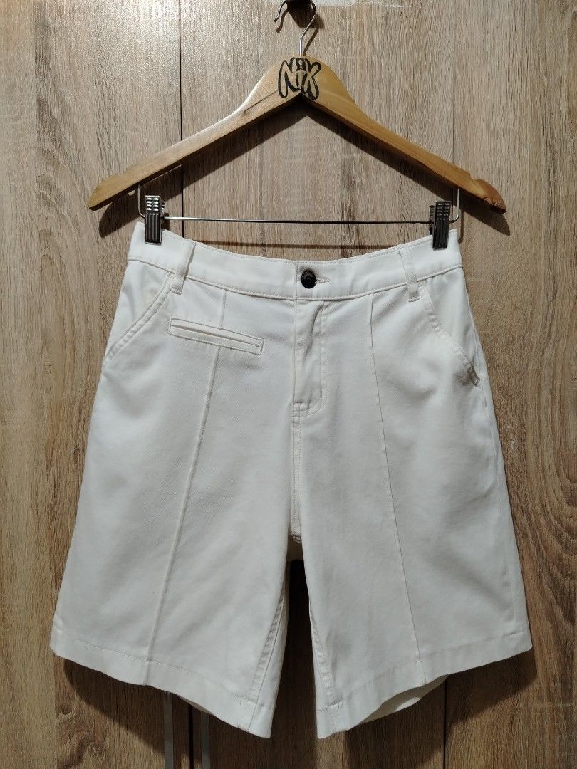 Brunello Cucinelli White Denim Shorts (Category: Shorts) located in Plaridel. Submitted by orfdnix (Listing ID 1467527759, Image 1). Description: *BRUNELLO CUCINELLI Waist: 27-38 Length: 18 almost new Loc: bulacan.
