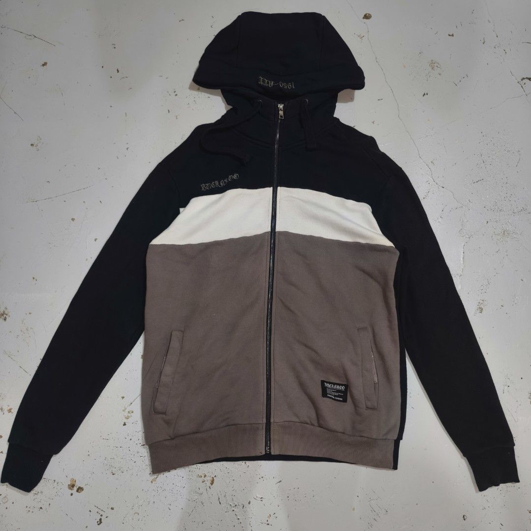 Buckaroo TriTone Hoodie (Category: Hoodies) located in Valencia. Submitted by ajax.arrow (Listing ID 1467469483, Image 1). Description: - 22" W x 28" L.