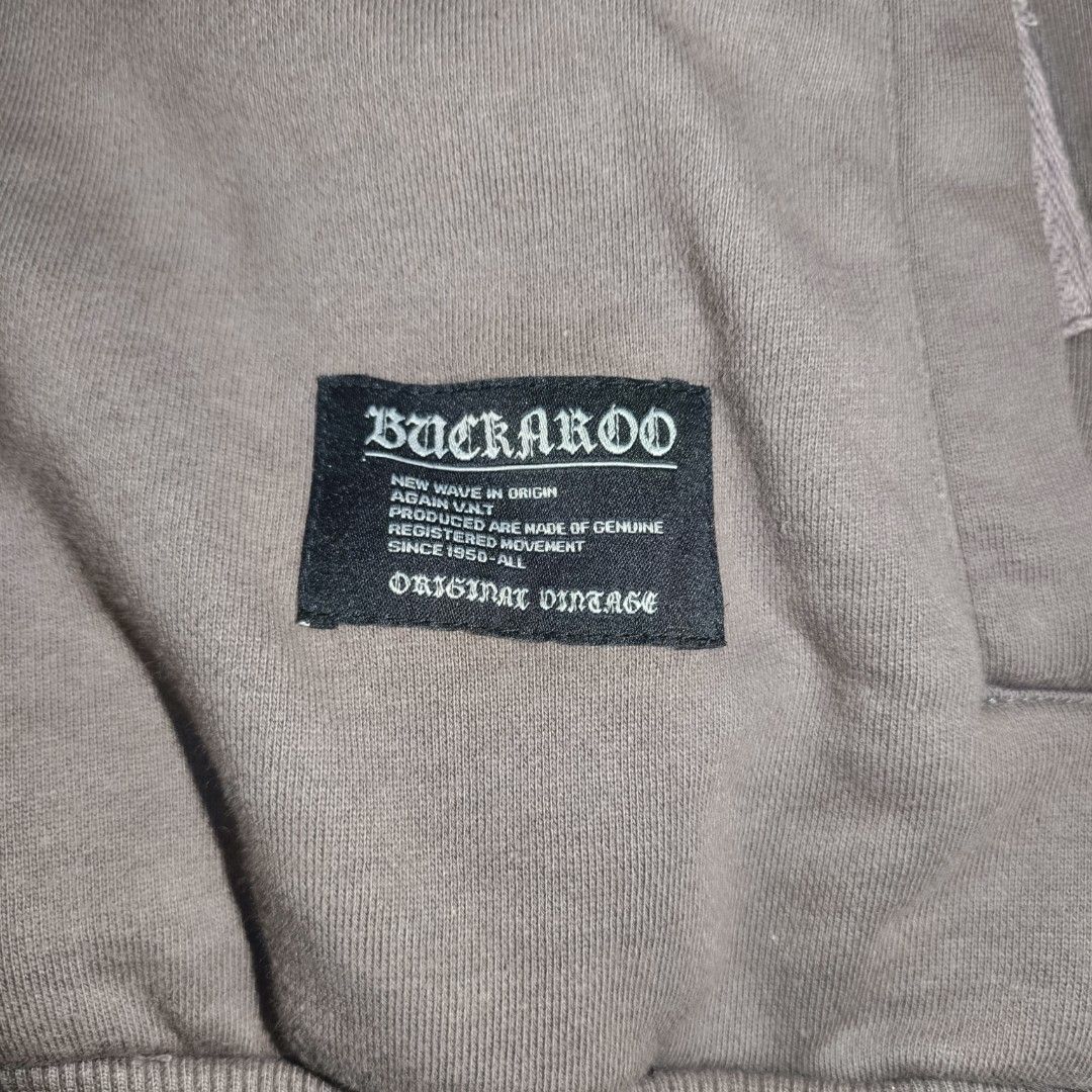 Buckaroo TriTone Hoodie (Category: Hoodies) located in Valencia. Submitted by ajax.arrow (Listing ID 1467469483, Image 2). Description: - 22" W x 28" L.