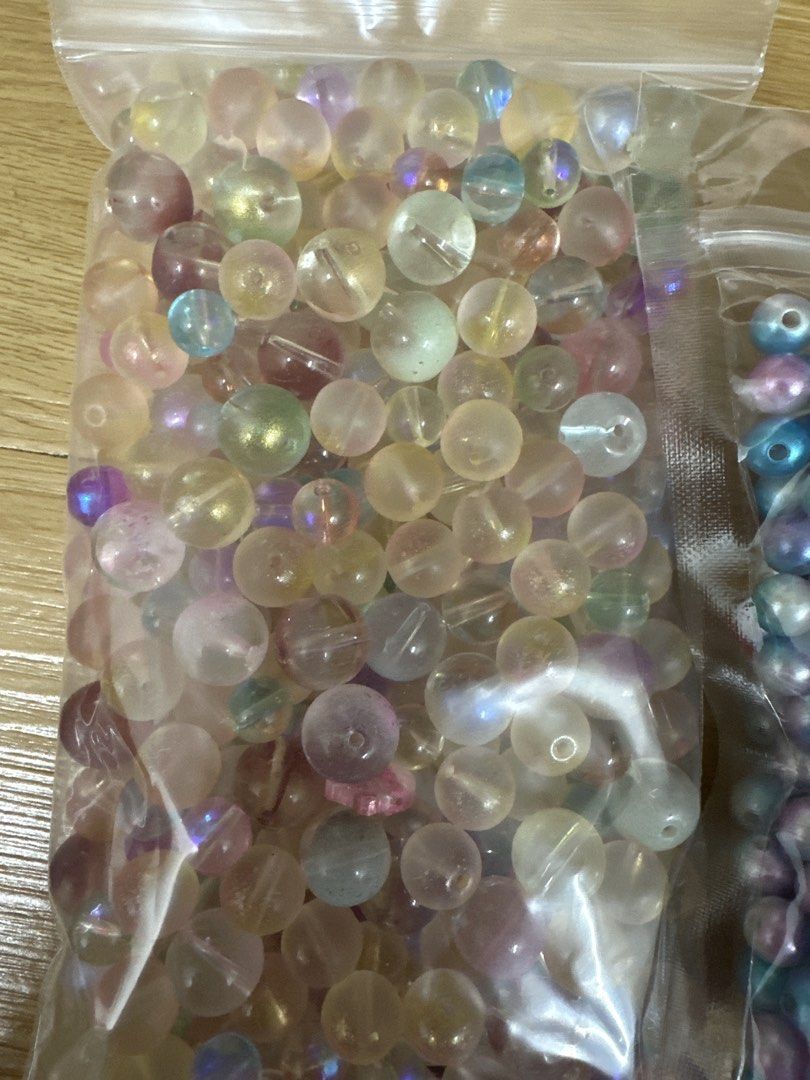 Bundle Beads (Category: Craft Supplies & Tools) located in Singapore. Submitted by sharahishi (Listing ID 1467437280, Image 2). Description: All for $8.