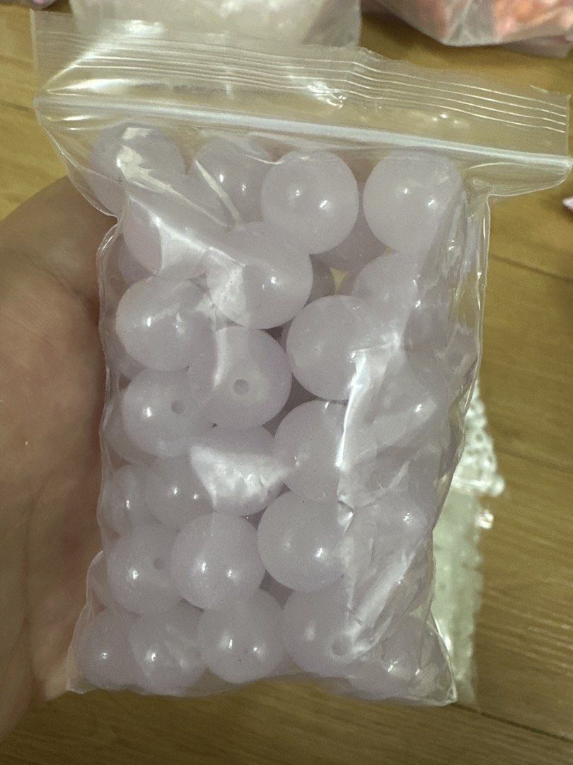Bundle Beads (Category: Craft Supplies & Tools) located in Singapore. Submitted by sharahishi (Listing ID 1467437280, Image 7). Description: All for $8.