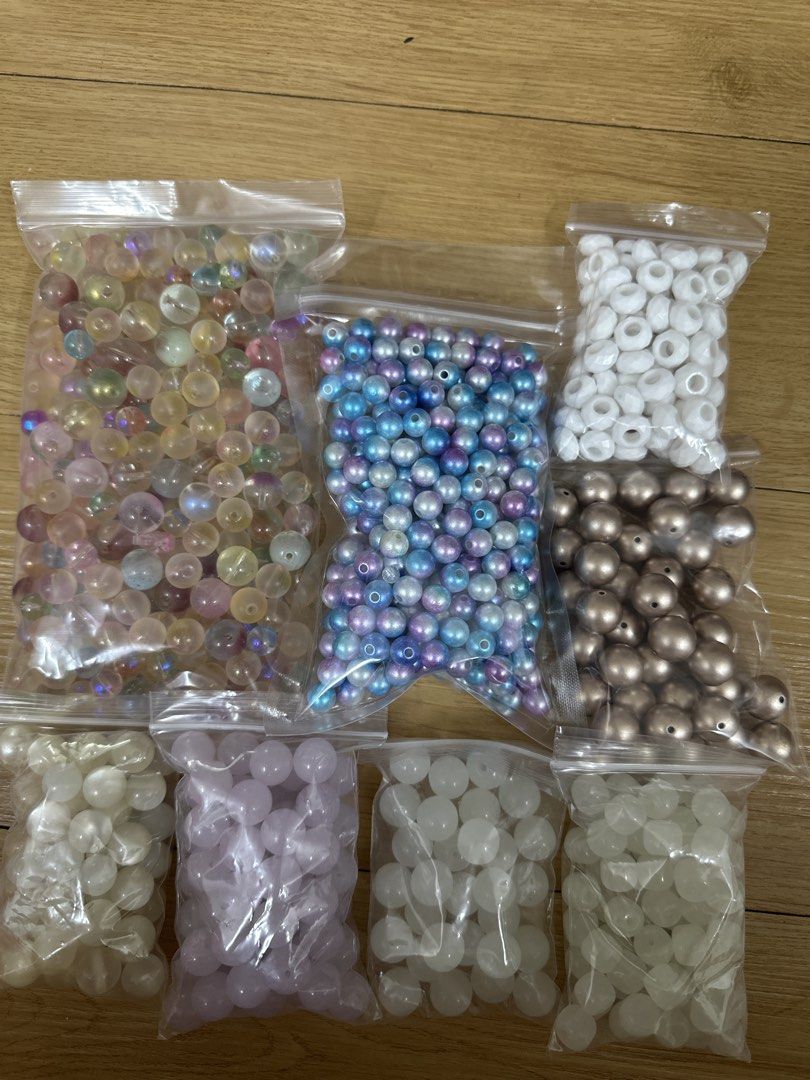 Bundle Beads (Category: Craft Supplies & Tools) located in Singapore. Submitted by sharahishi (Listing ID 1467437280, Image 1). Description: All for $8.