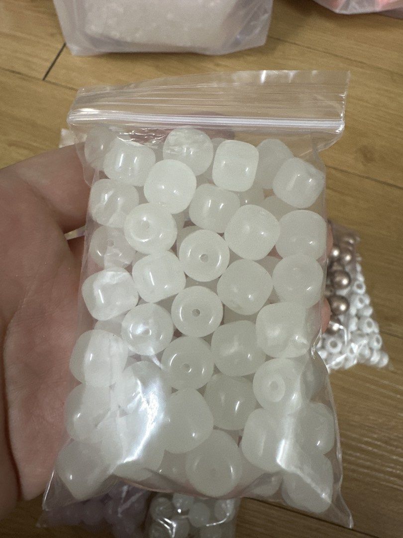 Bundle Beads (Category: Craft Supplies & Tools) located in Singapore. Submitted by sharahishi (Listing ID 1467437280, Image 5). Description: All for $8.