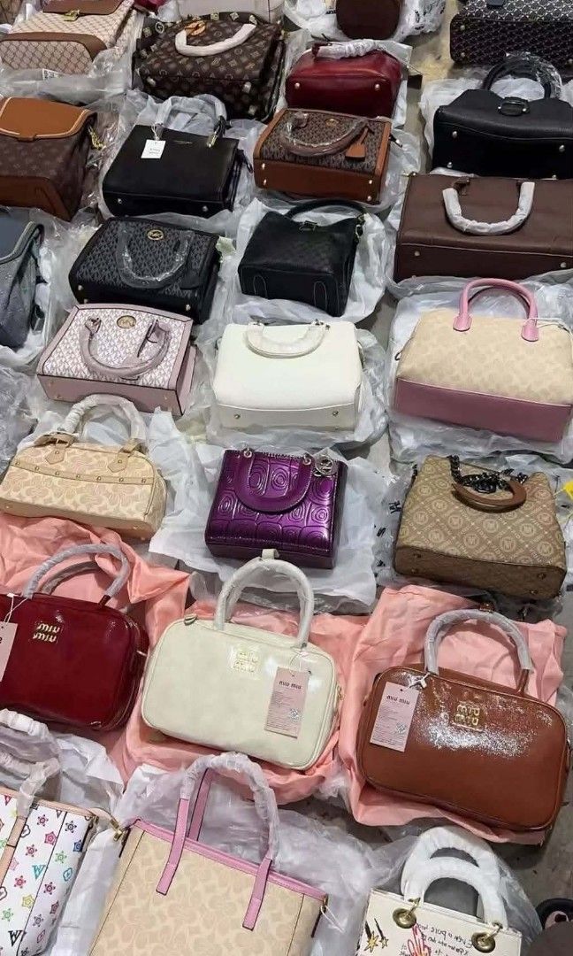BUNDLE LUX BAGS (Category: Luxury Bags & Wallets) located in Manila. Submitted by _bylodia (Listing ID 1467545402, Image 3). Description: .