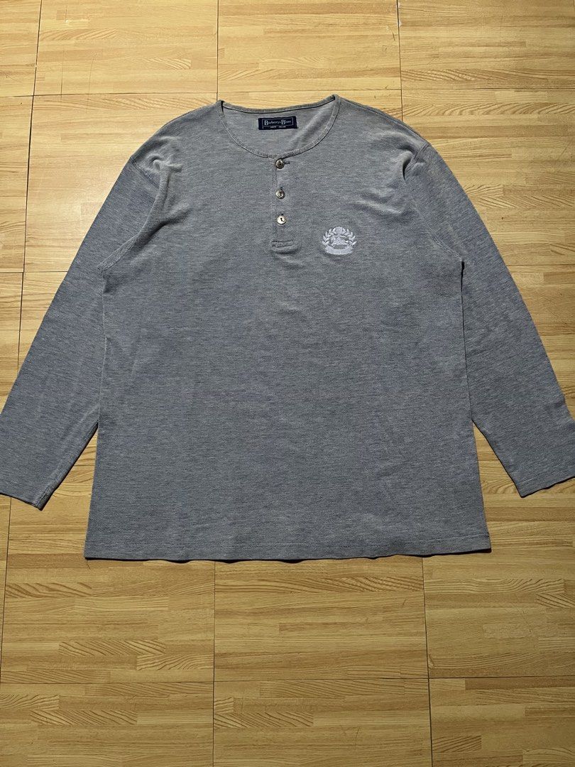 Burberry Blue Label Japan Sweatshirt (Category: Tshirts & Polo Shirts ) located in Angeles City. Submitted by brkebys (Listing ID 1467485924, Image 1). Description: Width: 22 Length: 28 Very good condition Check last pic minimal bleach stain back left shoulder, not noticeable when worn No pinholes , No scratches Need wash.