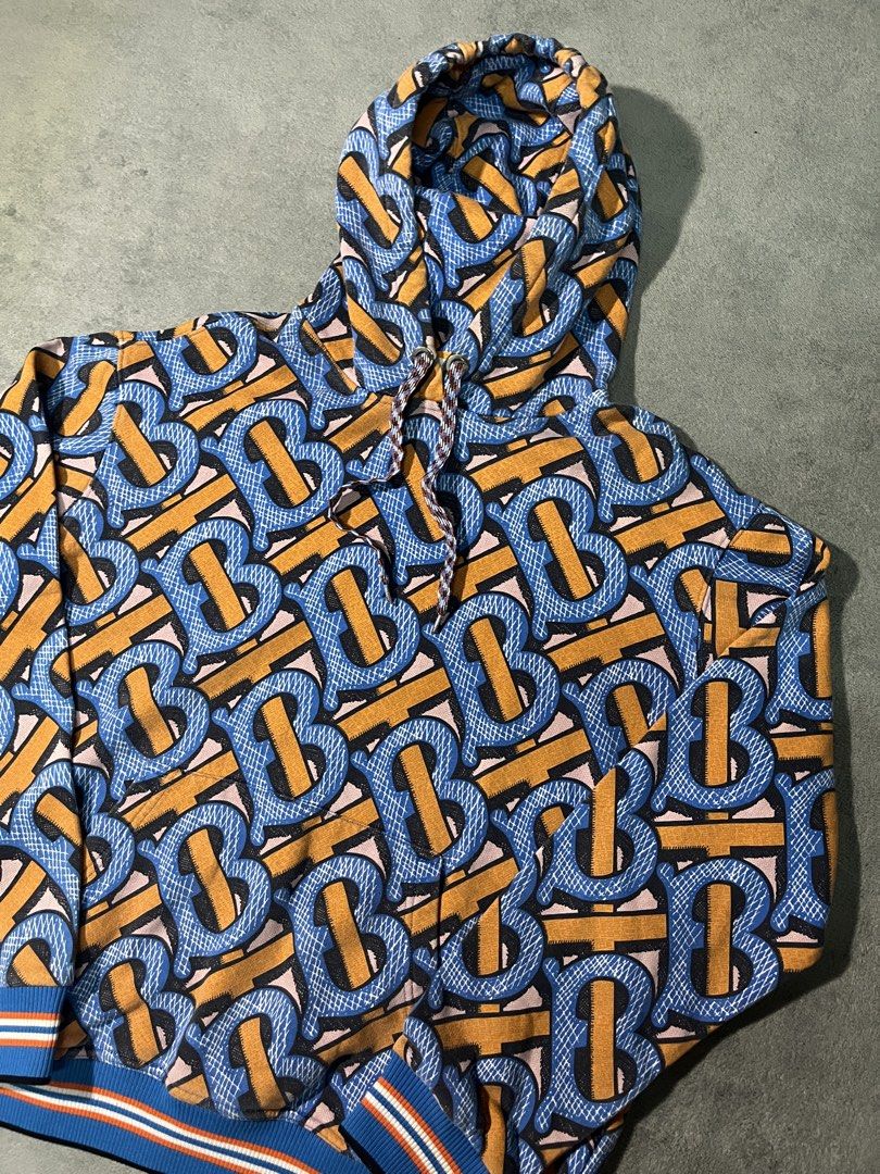 Burberry Hoodie (Category: Luxury Apparel) located in Marilao. Submitted by thriftyy_69 (Listing ID 1467410860, Image 2). Description: * ��Very Good Condition * ��Color rate: 9/10 * �width: 24 * ��length: 25 * ��Best fit: Medium.
