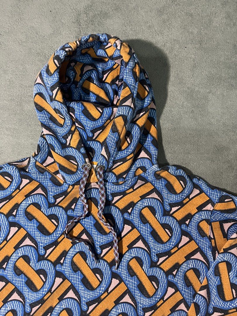 Burberry Hoodie (Category: Luxury Apparel) located in Marilao. Submitted by thriftyy_69 (Listing ID 1467410860, Image 3). Description: * ��Very Good Condition * ��Color rate: 9/10 * �width: 24 * ��length: 25 * ��Best fit: Medium.