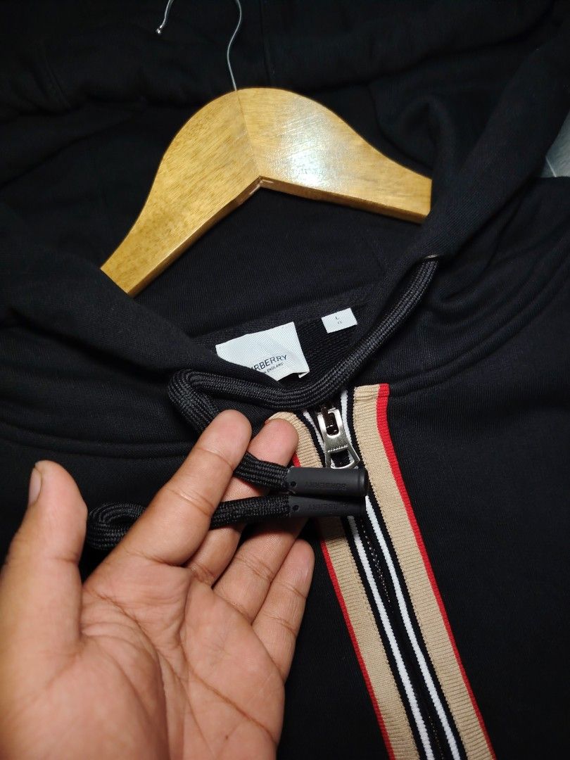 Burberry Icon Stripe (Category: Hoodies) located in Polomolok. Submitted by urfindsph (Listing ID 1467375666, Image 2). Description: Burberry Icon Stripe Hoodie Brandnew Condition 10/10 Authentic Size Large on Tag 23x28 No issue.