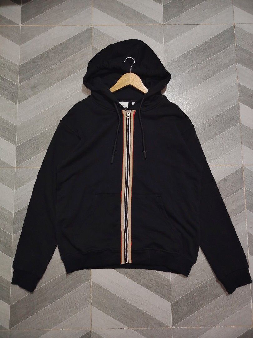 Burberry Icon Stripe (Category: Hoodies) located in Polomolok. Submitted by urfindsph (Listing ID 1467375666, Image 1). Description: Burberry Icon Stripe Hoodie Brandnew Condition 10/10 Authentic Size Large on Tag 23x28 No issue.