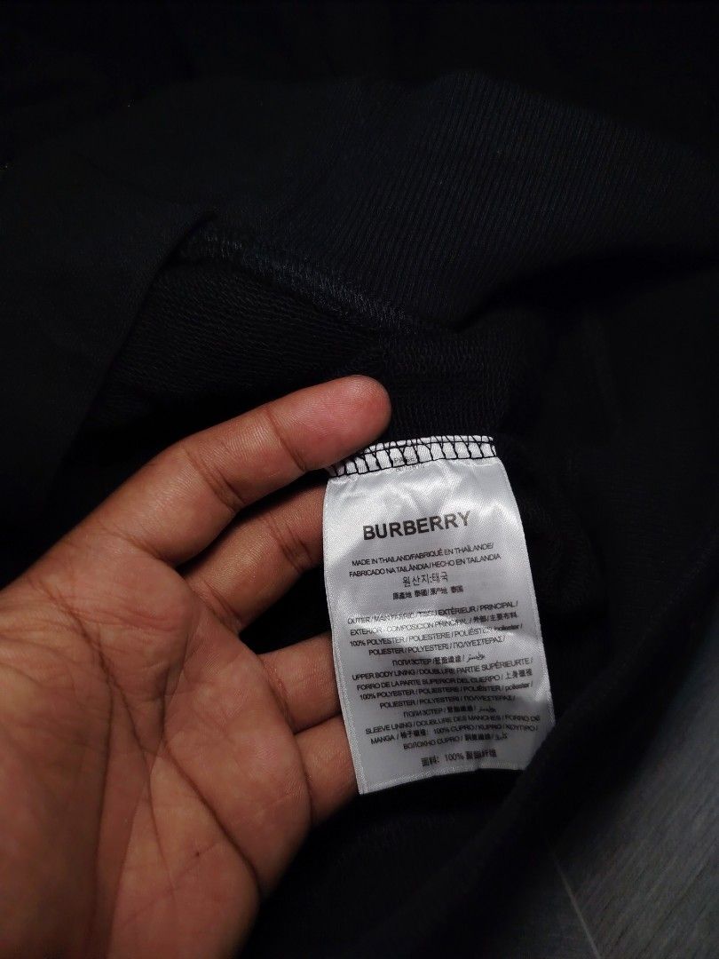 Burberry Icon Stripe (Category: Hoodies) located in Polomolok. Submitted by urfindsph (Listing ID 1467375666, Image 3). Description: Burberry Icon Stripe Hoodie Brandnew Condition 10/10 Authentic Size Large on Tag 23x28 No issue.