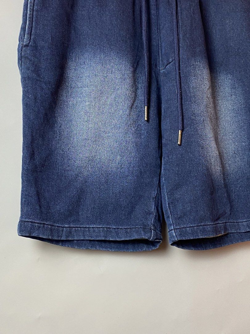 BURBERRY Shorts (Category: Shorts) located in Quezon City. Submitted by loloyz123 (Listing ID 1467433131, Image 3). Description: BURBERRY Short Condition: Very good Color rate: 9.8/10 Color: Navy Blue Size: Medium L: 19 W: 15 inches.