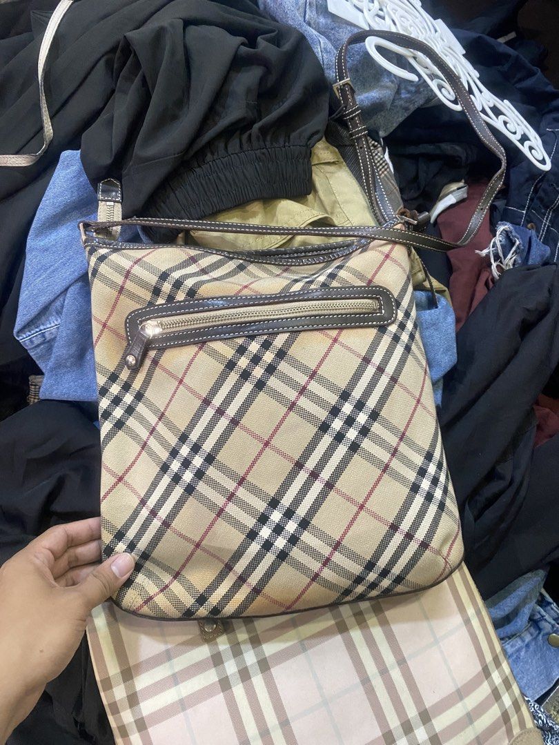 Burberry shoulder bag (Category: Shoulder Bags) located in Legazpi City. Submitted by dimas_loot (Listing ID 1467580456, Image 1). Description: Burberry sling bag Needs clean Thrifted 1800.