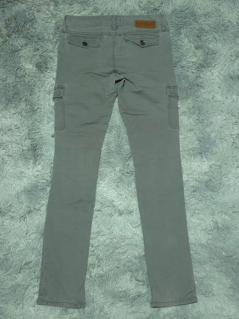 Burberry Slim Fit Cargo Pants (Category: Joggers) located in Abulug. Submitted by humanwhosellthings (Listing ID 1467366380, Image 2). Description: BURBERRY Womens Cargo Pants ✅Excellent Condition ✅Issue: none ▫️Waist Size: 31 ▫️Length: 38 Mid-rise fit with button closure and belt loops. Utility side pockets on both legs with button flaps. Two back pockets featuring branded buttons and a leather Burberry patch on the waistband. Slim fit, versatil