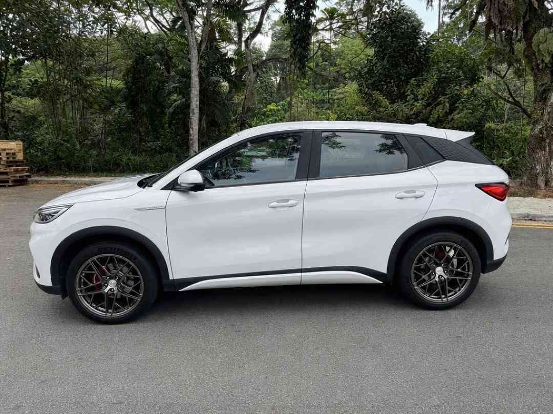 BYD Atto 3 Electric [100kW] 60.5 kWh (A) (Category: Used Cars) located in Singapore. Submitted by carousell_certified_partners (Listing ID 1467534095, Image 2). Description: 1 owner. Superbly well maintained unit! 19 inch Lightweight Komasaki MSK forged rims! Fully serviced and maintained with agent with 8 years warranty and service package! One of the most popular EV SUV available in the market. Spacious and comfortable interior. Trade-in and lo