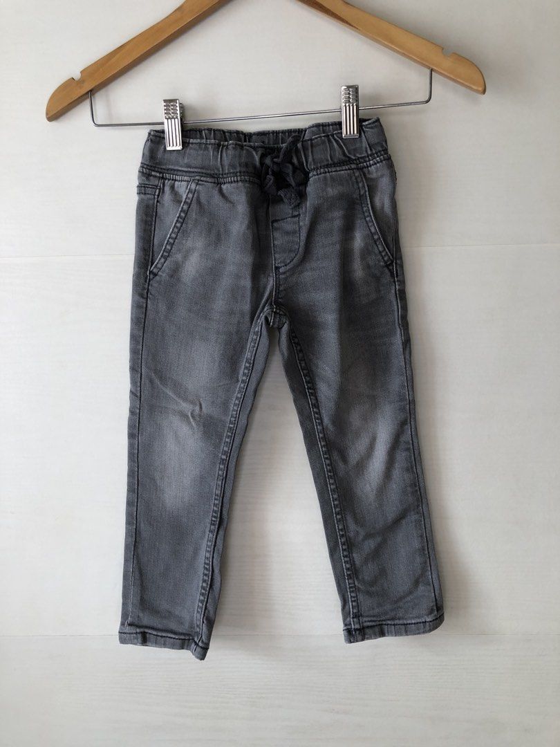 C&A Soft Pants 3+ yrs (Category: Babies & Kids Fashion) located in Pasig City. Submitted by zentushia49 (Listing ID 1467367255, Image 1). Description: Good as new authentic original. C&A Dusseldorf, Germany brand Waistline garterized 23-24” length 22” 98% cotton 2% elastine.