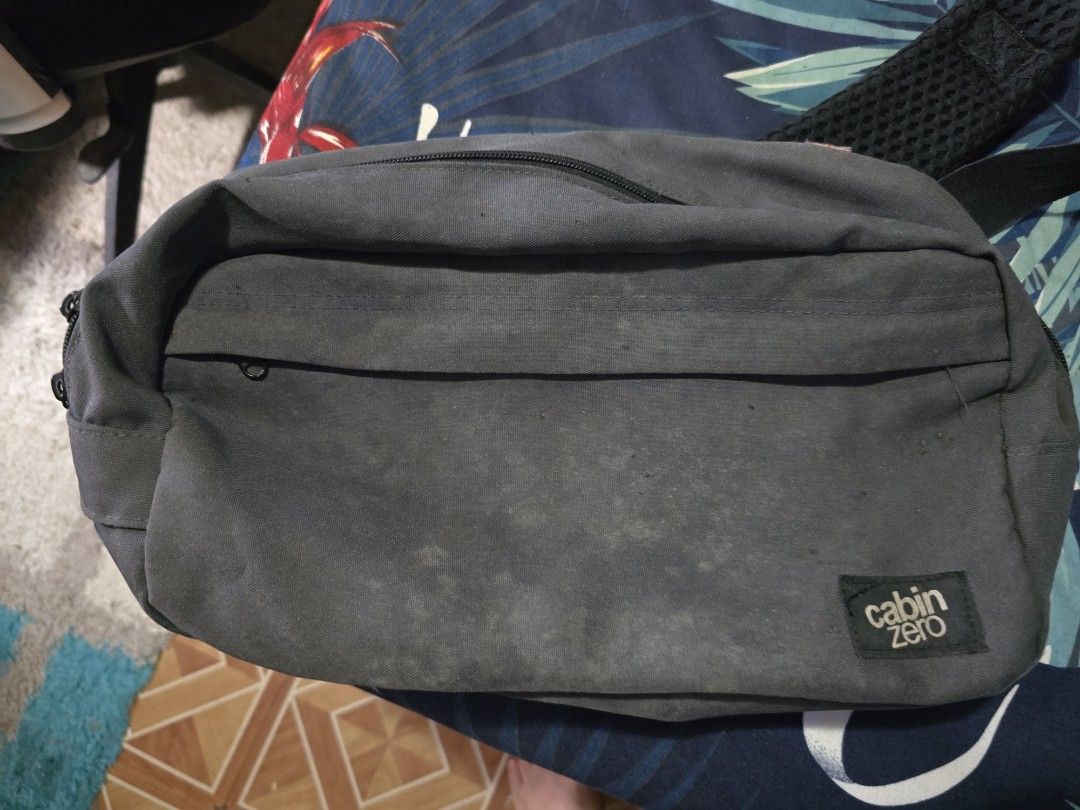 CabinZero Classic 11L Crossbody Bag Grey (Category: Sling Bags) located in Taytay. Submitted by kaboomerangle (Listing ID 1467421355, Image 1). Description: Message me for your offers.