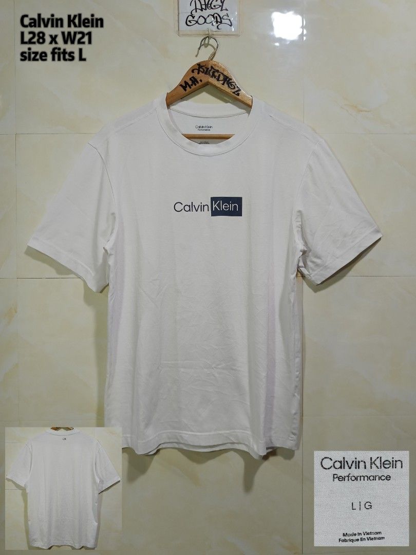 calvin klein (Category: Tshirts & Polo Shirts ) located in Talisay. Submitted by burdagz13 (Listing ID 1467599438, Image 1). Description: condition: good as new colorrate: 10-10 issue: none 💸 First pay basis only 🚀 J&T shipping nationwide (doortodoor).