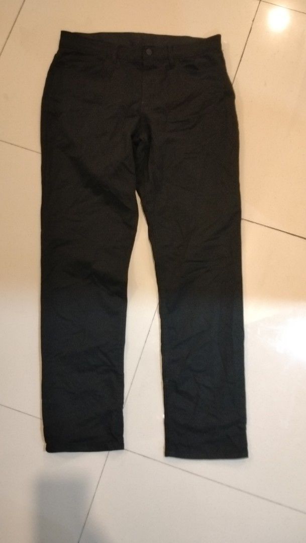 Calvin Klein Black Pants Size 33X32 (Category: Jeans) located in Angeles City. Submitted by mightywhale_13072f (Listing ID 1467411550, Image 2). Description: - Brand: Calvin Klein - Color: Classic Black - Size: 33x32 - Fit: Standard fit, versatile for daily wear or casual office settings - Details: Clean minimalist design with a subtle leather brand patch on the back waistband - Origin: Made in Sri Lanka.