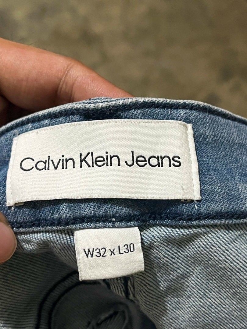CALVIN KLEIN LIGHT BLUE DENIM JEANS (Category: Jeans) located in Davao. Submitted by nmd.archives (Listing ID 1467539695, Image 3). Description: Size: 32 Length: 39.5 Color rate and condition: 9.7/10 No issue.