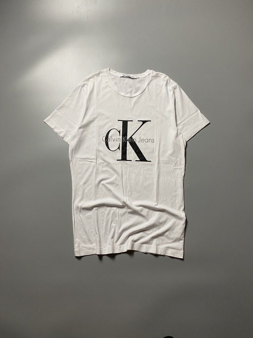 Calvin Klein Monogram Slim fit - Size Medium-Large (Category: Formal Shirts) located in Cebu City. Submitted by maicoh230 (Listing ID 1467510521, Image 1). Description: Calvin K. Monogram. Slim fit. As new Condition. ▫️ Condition: 9.5/10 ▫️ Color: 9.5/10 ▫️ Size: Medium-Large Slim fit ▫️ Dimensions: W19 L29 ▫️ Flaw/s: 🛒 Mine: 650 REMINDERS 📍 Cebu City 💳 Payment First Policy 📦 J&T | Maxim (Within Cebu) 📸 Color may vary slightly due to lightin