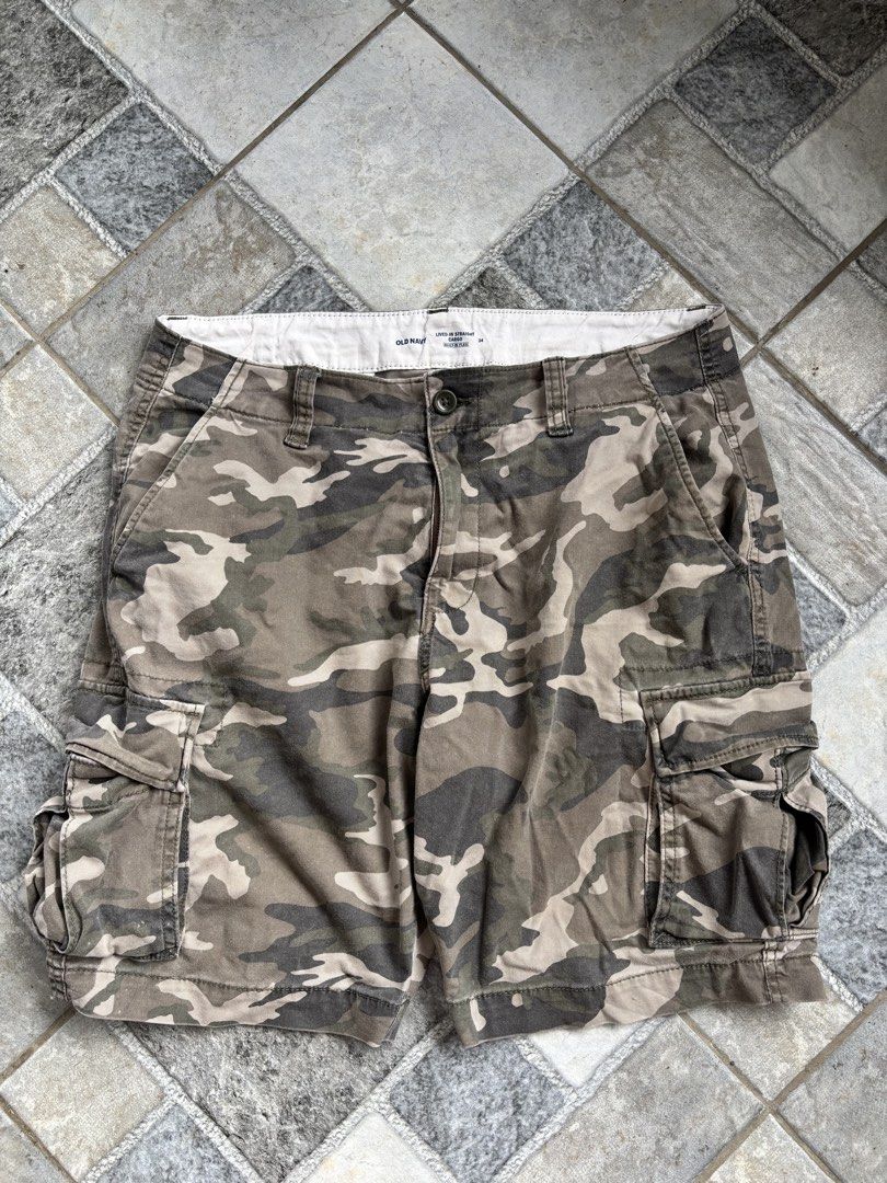 Camouflage Cargo Jorts (Category: Chinos) located in Manila. Submitted by nofits.garments (Listing ID 1467384123, Image 1). Description: Camouflage Cargo Jorts Waist 34-36 Length 20 In pristine condition.