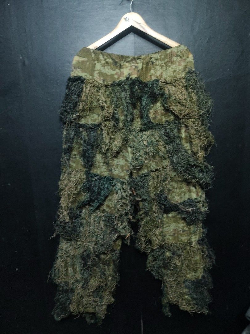 Camouflage Pants (Category: Trousers) located in Santa Cruz. Submitted by mark_grimaldo (Listing ID 1467521754, Image 2). Description: Red Rock Outdoor Gear Ghillie Woodland Camouflage Pants Size ✅Size: M/L (26/42 x 40) ✅P 850 ✅9/10 condition Laguna Area DM📩📩📩.