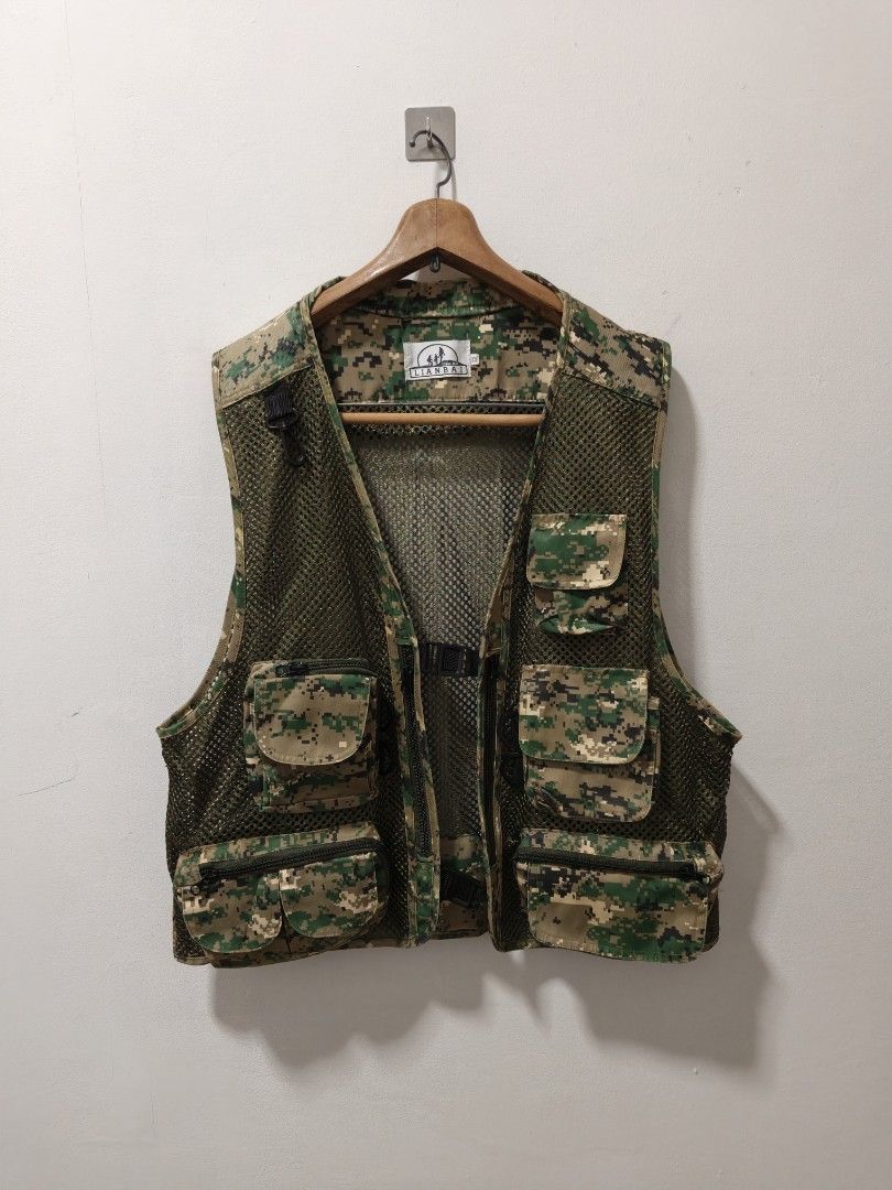 Camouflage Utility Vest (Category: Vests) located in Manila. Submitted by aristothrift (Listing ID 1467590596, Image 1). Description: 2xl on tag Dimes: Chest - 17 Pit to pit - 23 Length - 25 Excellent Condition Brand: Lianbai Location: Antipolo Mode of payment: Gcash/BPI Shipment: J&T or Lalamove.