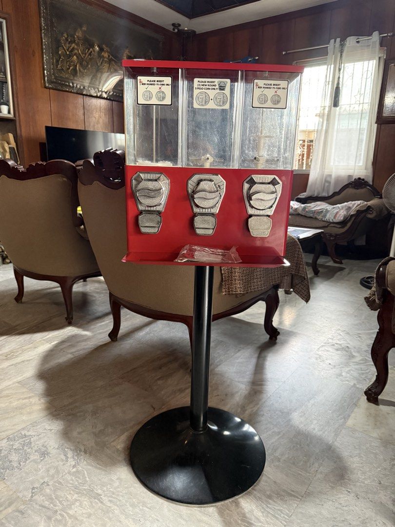 Candy Toy Vending Machine (Category: Everything Else Others) located in Manila. Submitted by allgoodz_ (Listing ID 1467379852, Image 1). Description: FOR SALE‼️ Candy / Toy Vendo Machine - Used - minor issue sa gitnang slot second pic (naka-glue gun) Message for inquiries 😊.