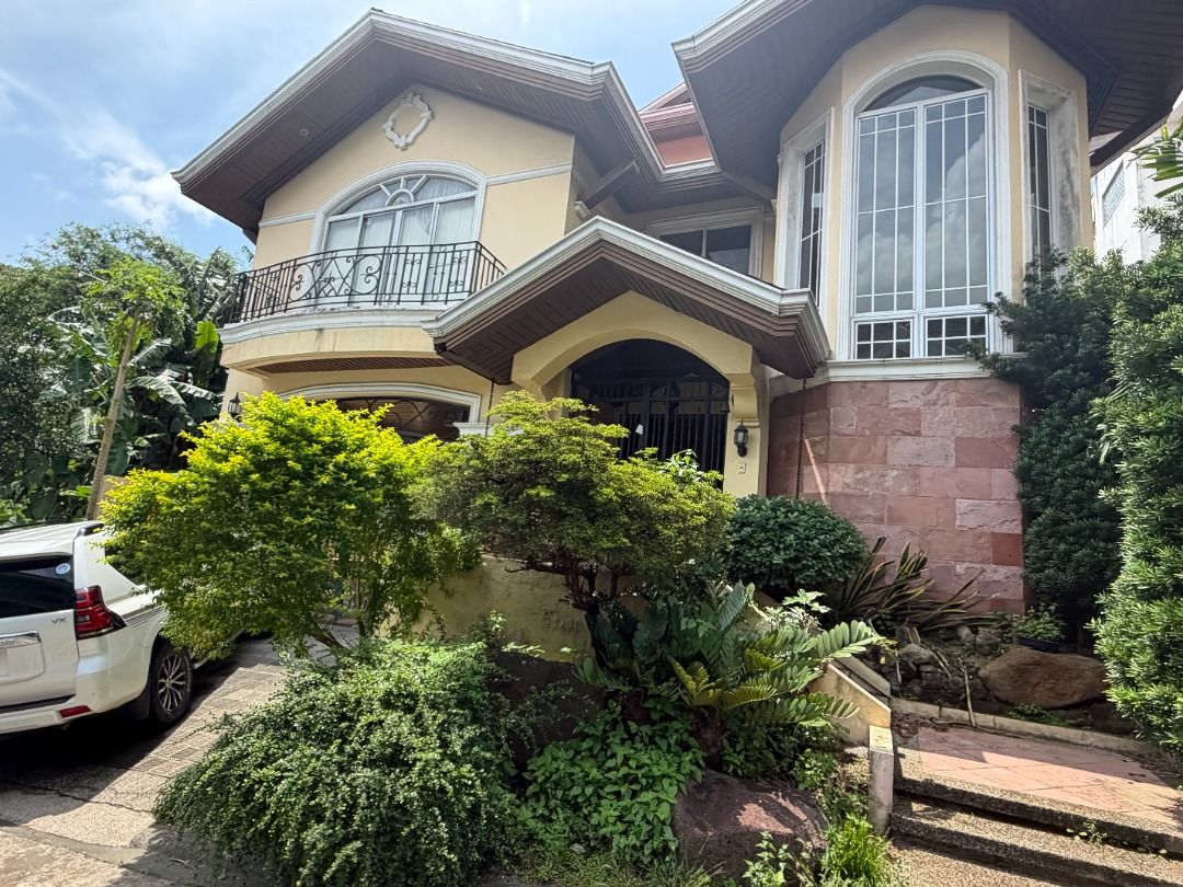 Capitol Golfers House and Lot (Category: House & Lot) located in Pasig City. Submitted by rontaneo.09178957792 (Listing ID 1467411638, Image 3). Description: Capitol Golfers House and Lot Lot size: 400 sqm Floor area: 800 sqm 3 Floors 5 Bedrooms Maids and Drivers Quarter Php 95,000,000.