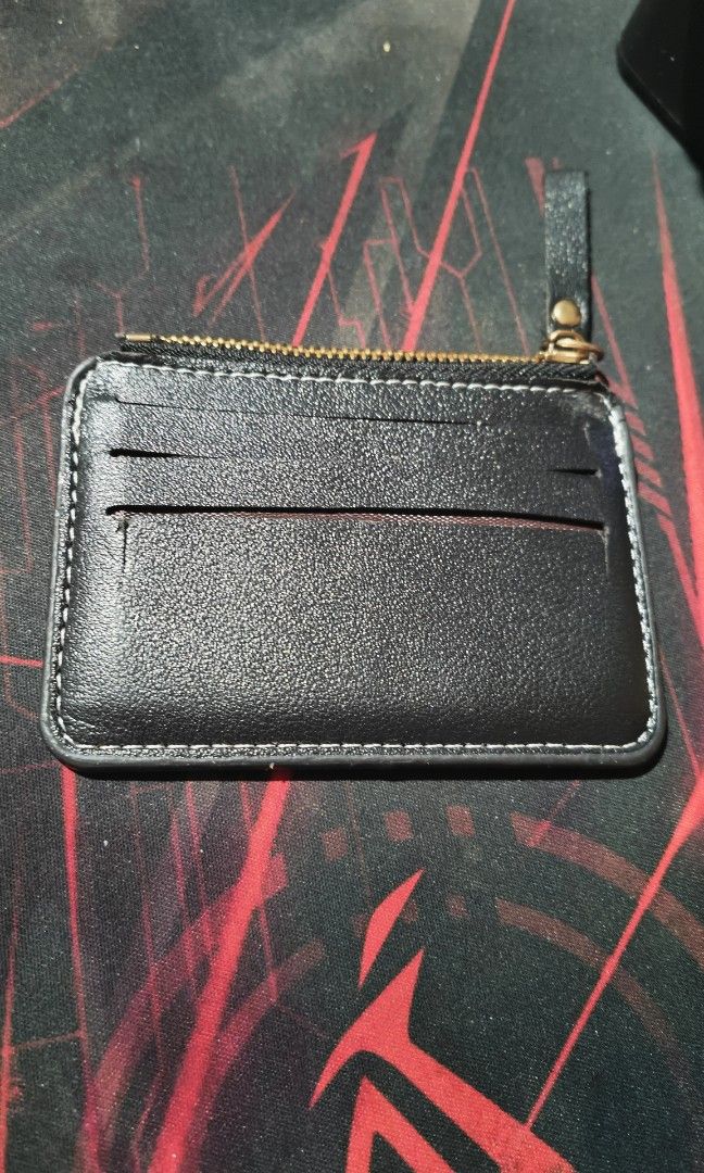 Card Holder Southland & kangaroo (Category: Wallets & Card Holders) located in Pasay City. Submitted by khim1202ma07307 (Listing ID 1467600174, Image 2). Description: .