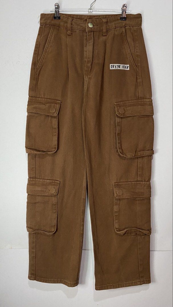 CARGO PANTS (Category: Jeans) located in Jaen. Submitted by oshimamark58418 (Listing ID 1467449599, Image 1). Description: WIDTH 28 LENGTH 38 THIGH 12 LEG OPENING 8.