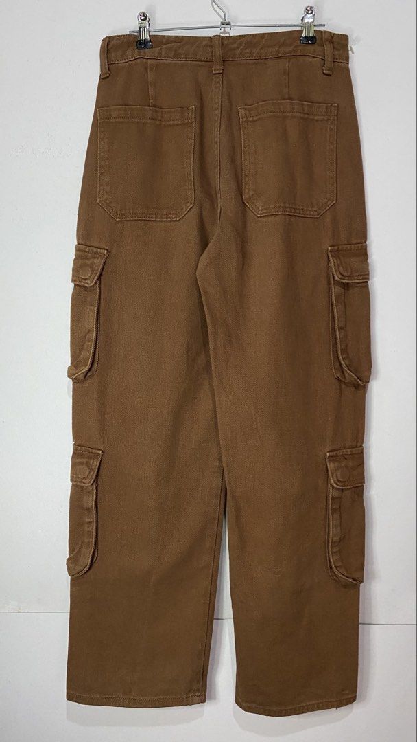 CARGO PANTS (Category: Jeans) located in Jaen. Submitted by oshimamark58418 (Listing ID 1467449599, Image 2). Description: WIDTH 28 LENGTH 38 THIGH 12 LEG OPENING 8.