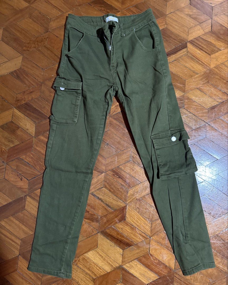 Cargo pants (Category: Jeans) located in Quezon City. Submitted by vinceco8 (Listing ID 1467569598, Image 1). Description: Bench cargo pants Used 3x only Qc.
