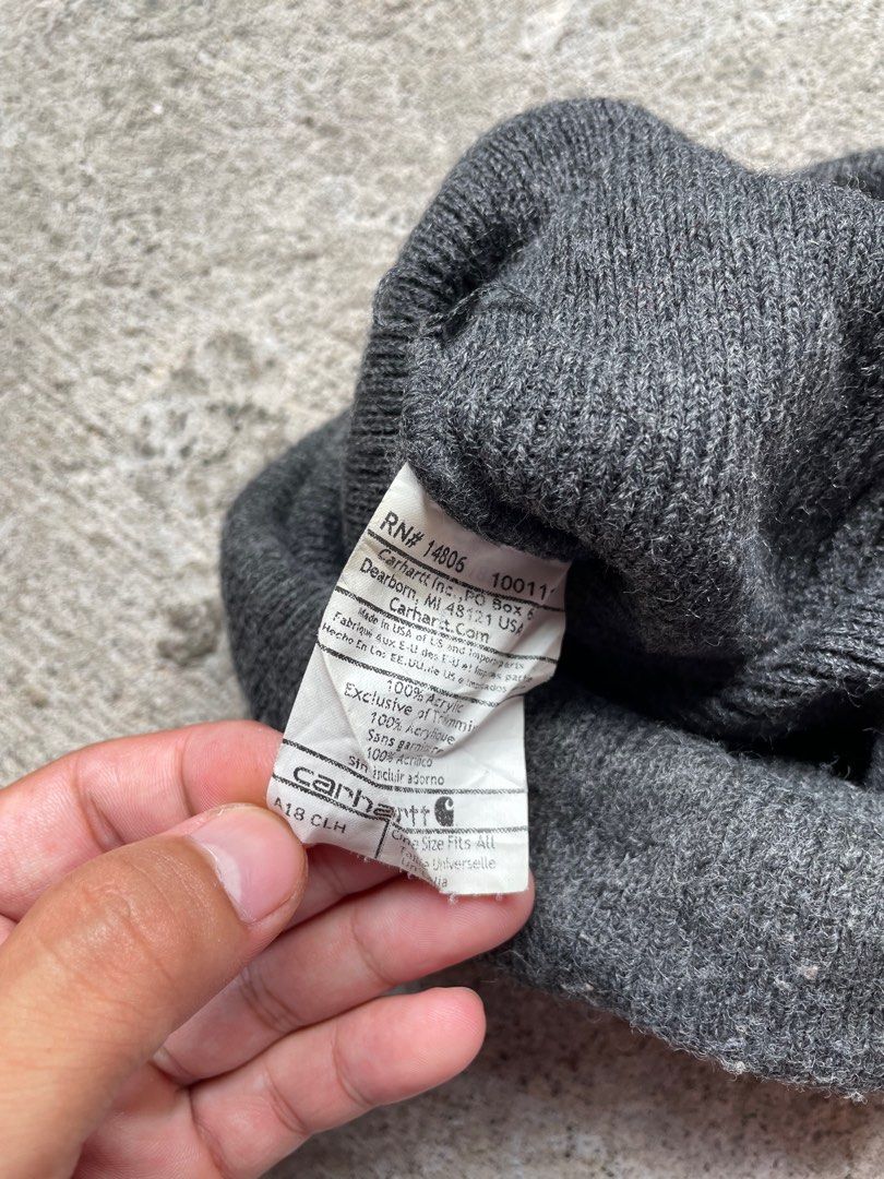 Carhartt Gray Ribbed Beanie (Category: Beanies) located in Siniloan. Submitted by rethr1ft (Listing ID 1467420775, Image 2). Description: - Brand: Carhartt - Color: Gray - Style: Ribbed knit with folded cuff - Accents: Classic yellow and black square logo patch - Material: Soft, warm knit - Condition: Excellent / Brand new - Perfect for daily wear and cold weather.