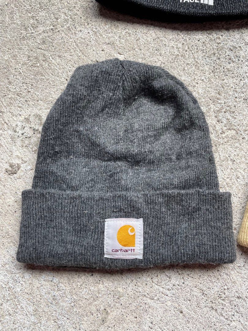 Carhartt Gray Ribbed Beanie (Category: Beanies) located in Siniloan. Submitted by rethr1ft (Listing ID 1467420775, Image 1). Description: - Brand: Carhartt - Color: Gray - Style: Ribbed knit with folded cuff - Accents: Classic yellow and black square logo patch - Material: Soft, warm knit - Condition: Excellent / Brand new - Perfect for daily wear and cold weather.