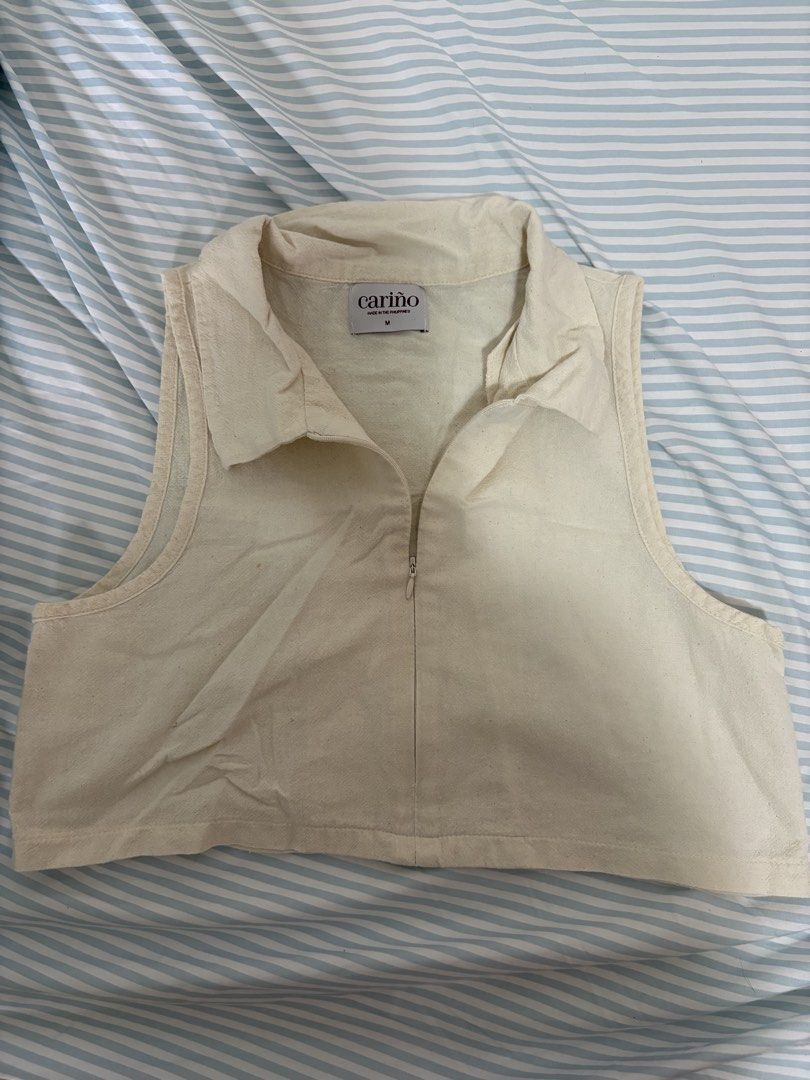 Cariño Emma Crop Top (Category: Sleeveless) located in Navotas City. Submitted by prebychenchen (Listing ID 1467423709, Image 2). Description: - NON NEGO - 1ST PIC FOR REFERENCE BUT THE COLOR OF THE TOP IS WHEAT 🌾 - NO WW!!!! - LENGTH - 16” (based on their website).